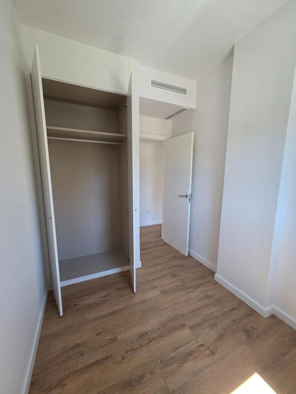 3 Bedroom Apartment for Sale in Estepona — view 18