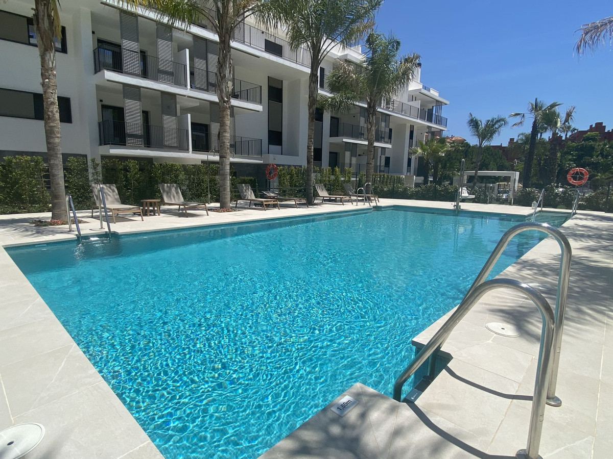 3 Bedroom Apartment for Sale in Estepona — 3