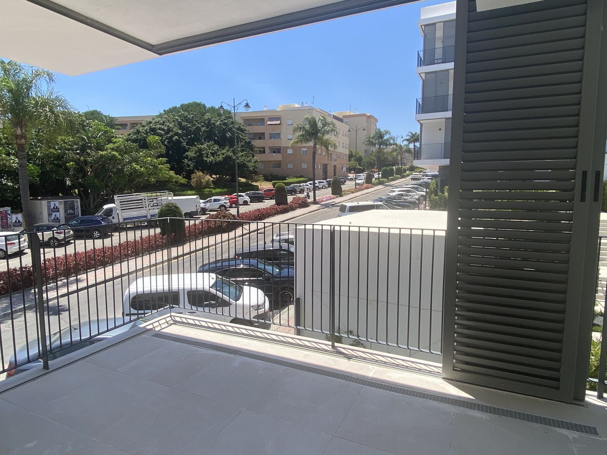 3 Bedroom Apartment for Sale in Estepona — 9