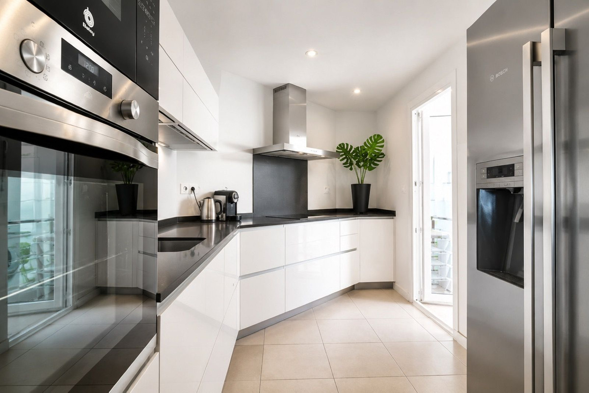 3 Bedroom Apartment for Sale in Nueva Andalucía — view 10