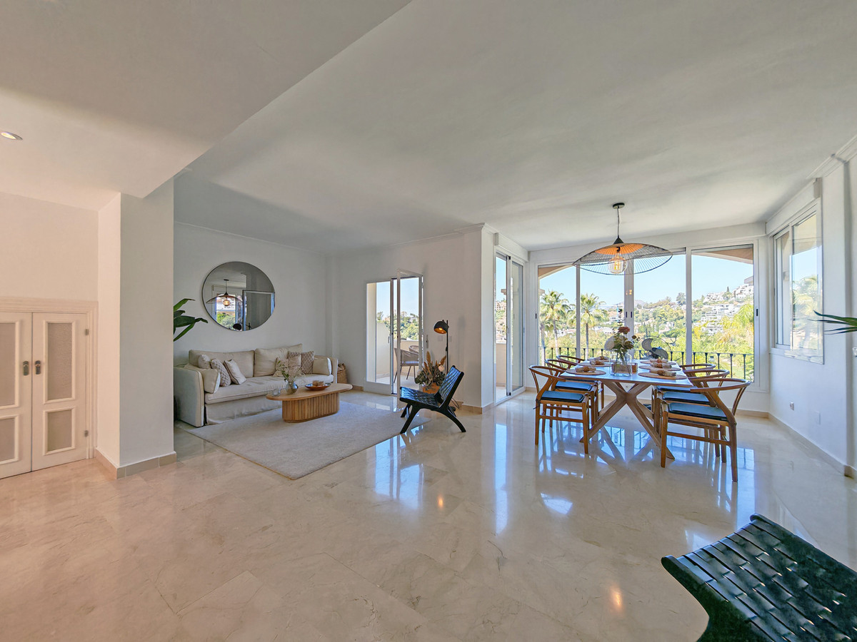 2 Bedroom Apartment for Sale in Benahavís
