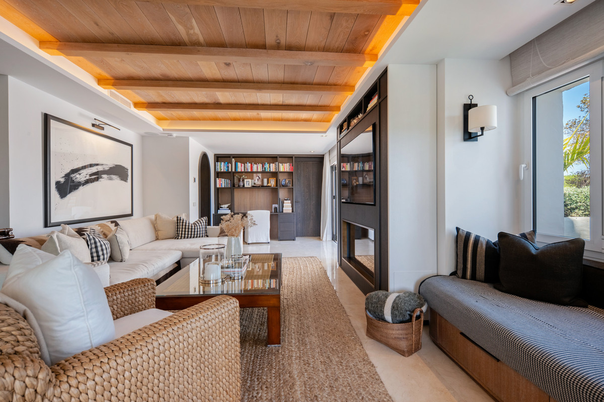 1 Bedroom Apartment for Sale in The Golden Mile — view 3