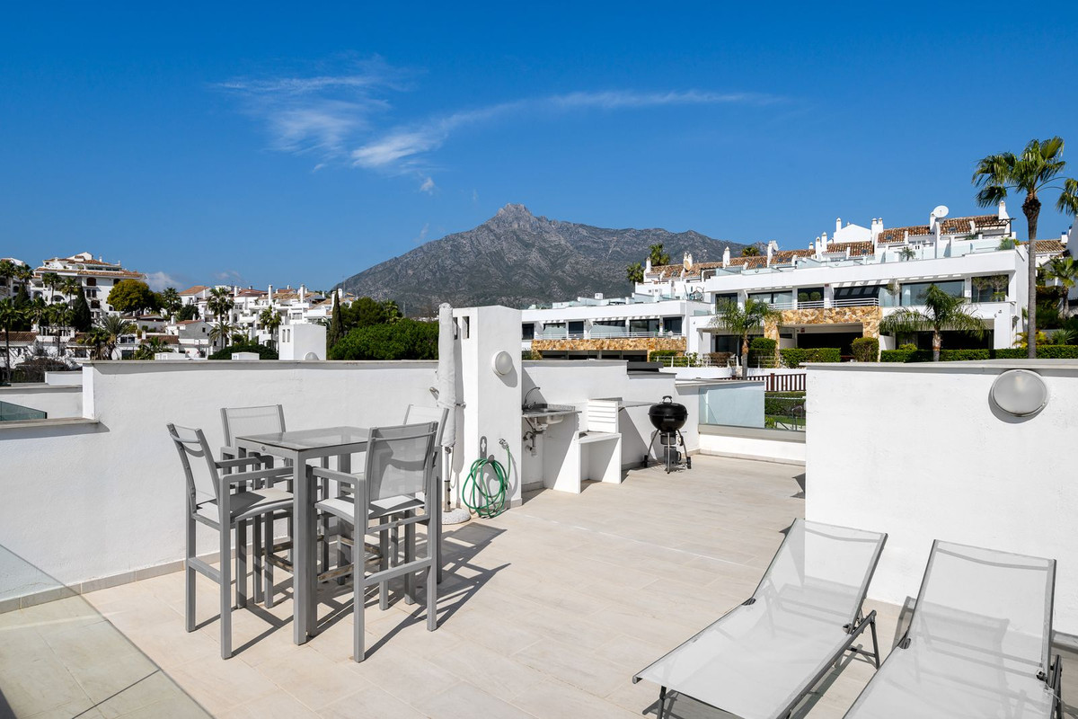 3 Bedroom Villa for Sale in The Golden Mile — view 11
