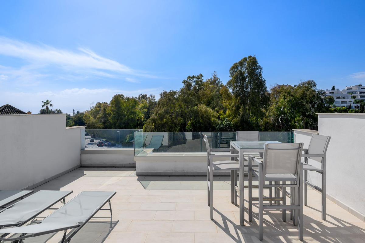 3 Bedroom Villa for Sale in The Golden Mile — view 12