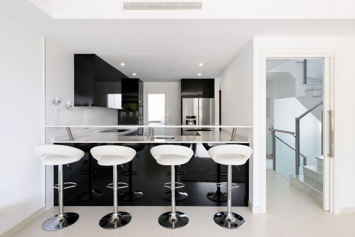 3 Bedroom Villa for Sale in The Golden Mile — view 13