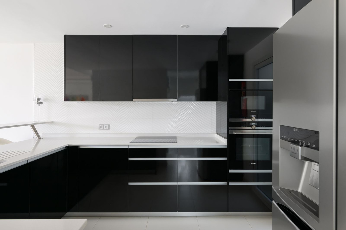 3 Bedroom Villa for Sale in The Golden Mile — view 14