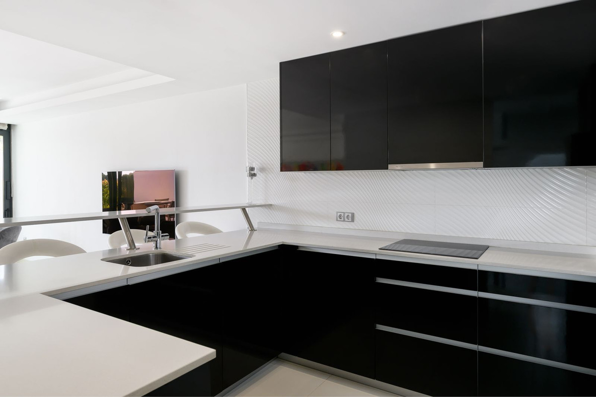 3 Bedroom Villa for Sale in The Golden Mile — view 15
