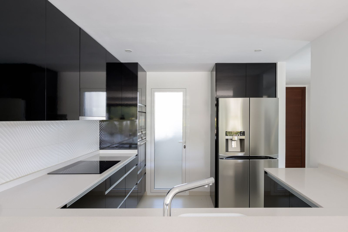 3 Bedroom Villa for Sale in The Golden Mile — view 16