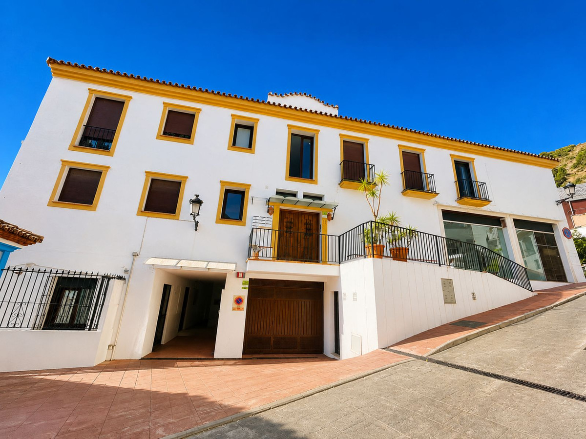 2 Bedroom Apartment for Sale in Benahavís