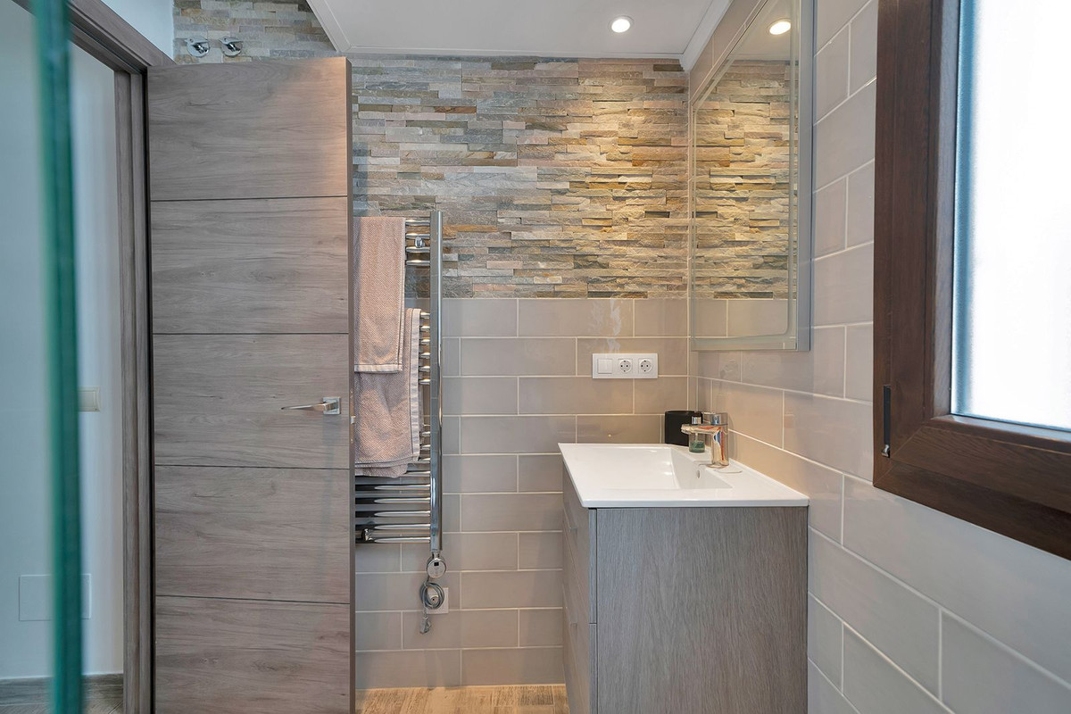 2 Bedroom Apartment for Sale in Benahavís — view 14