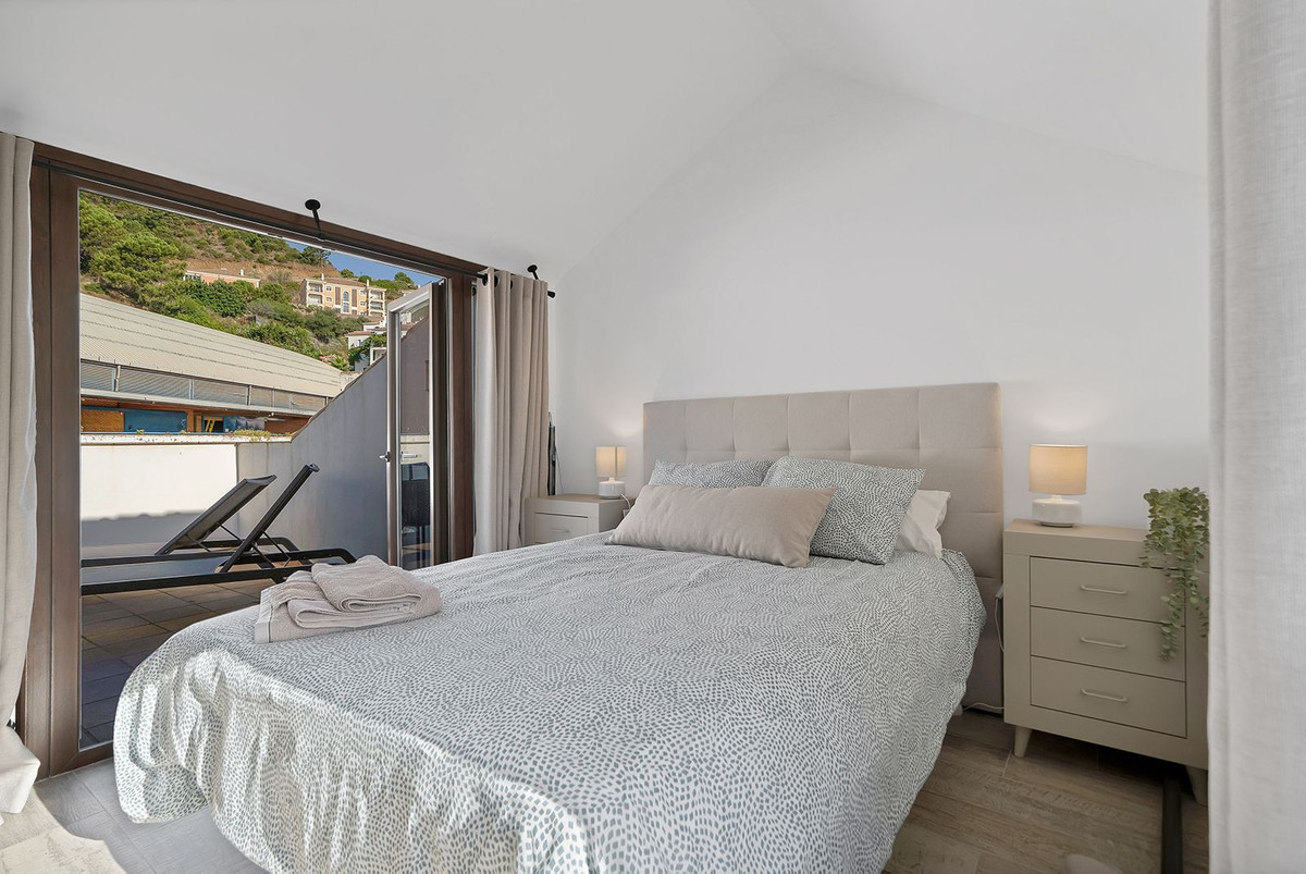 2 Bedroom Apartment for Sale in Benahavís — view 18