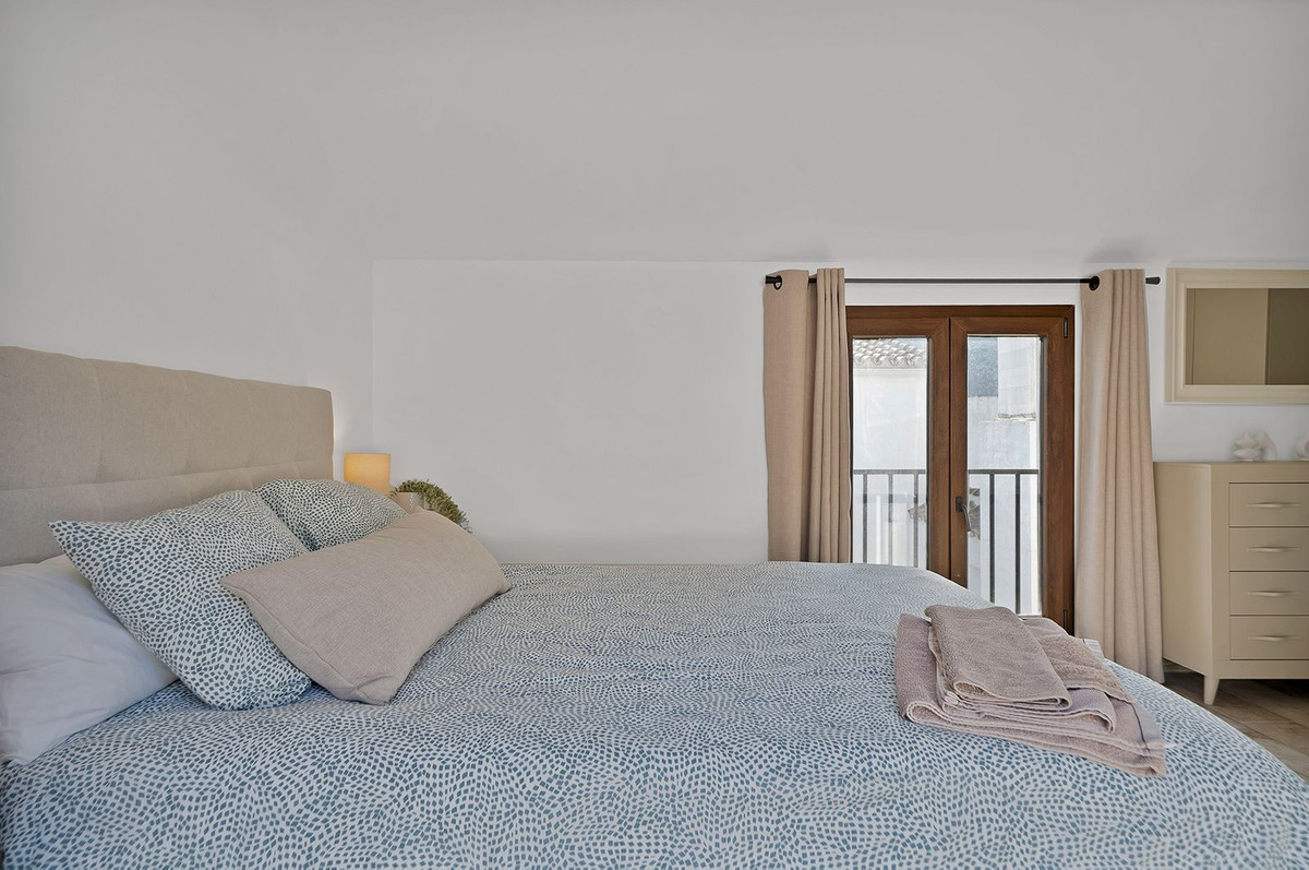 2 Bedroom Apartment for Sale in Benahavís — view 20