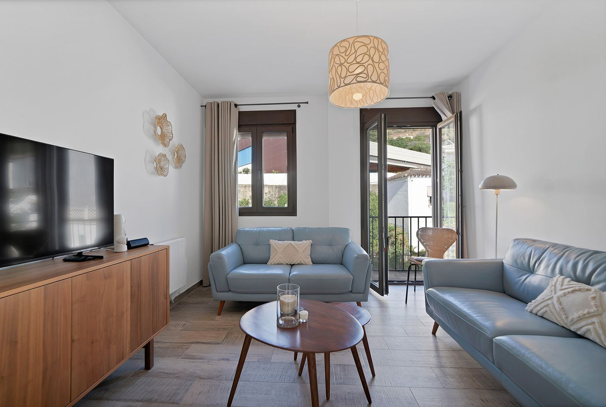 2 Bedroom Apartment for Sale in Benahavís — 5