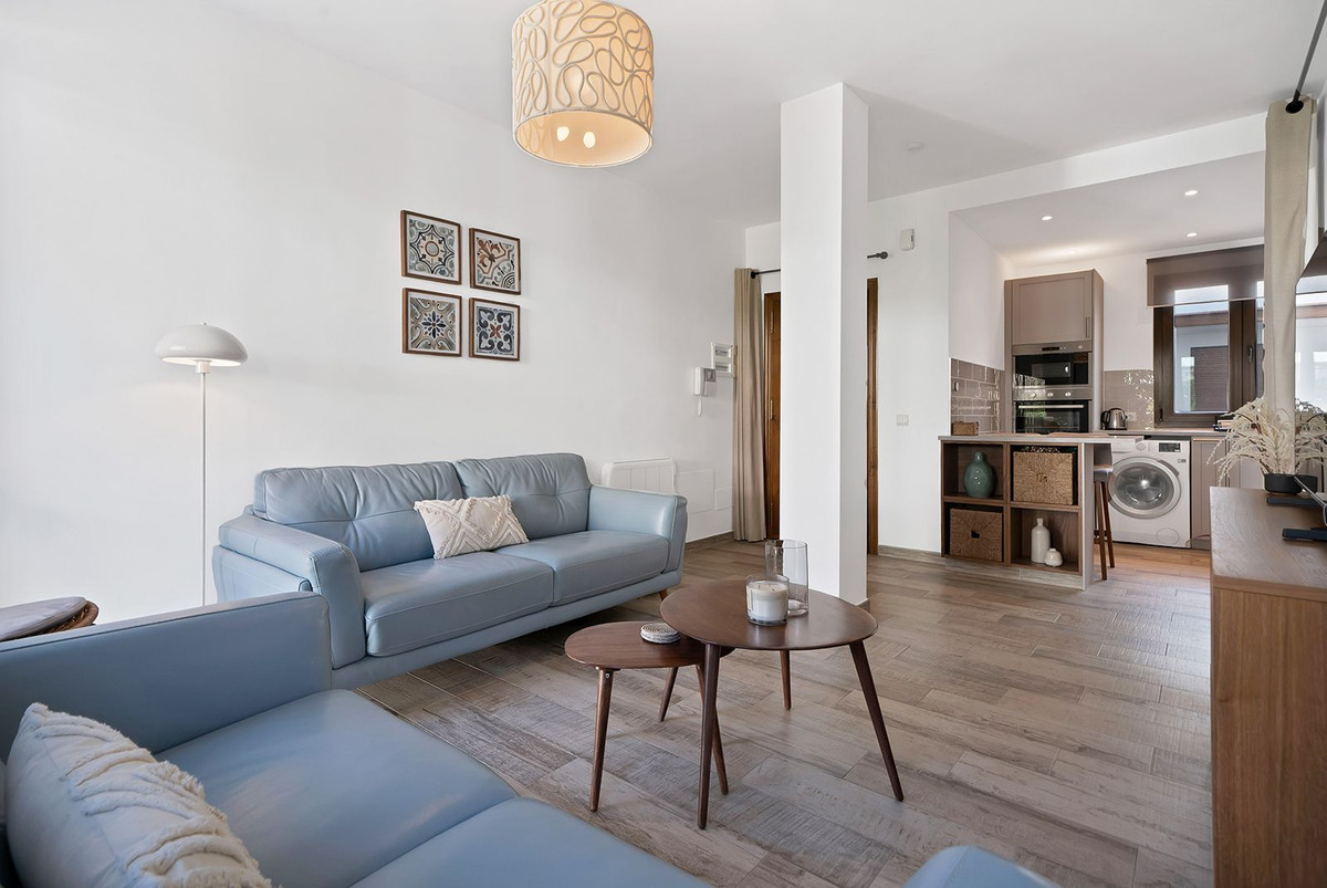 2 Bedroom Apartment for Sale in Benahavís — 6