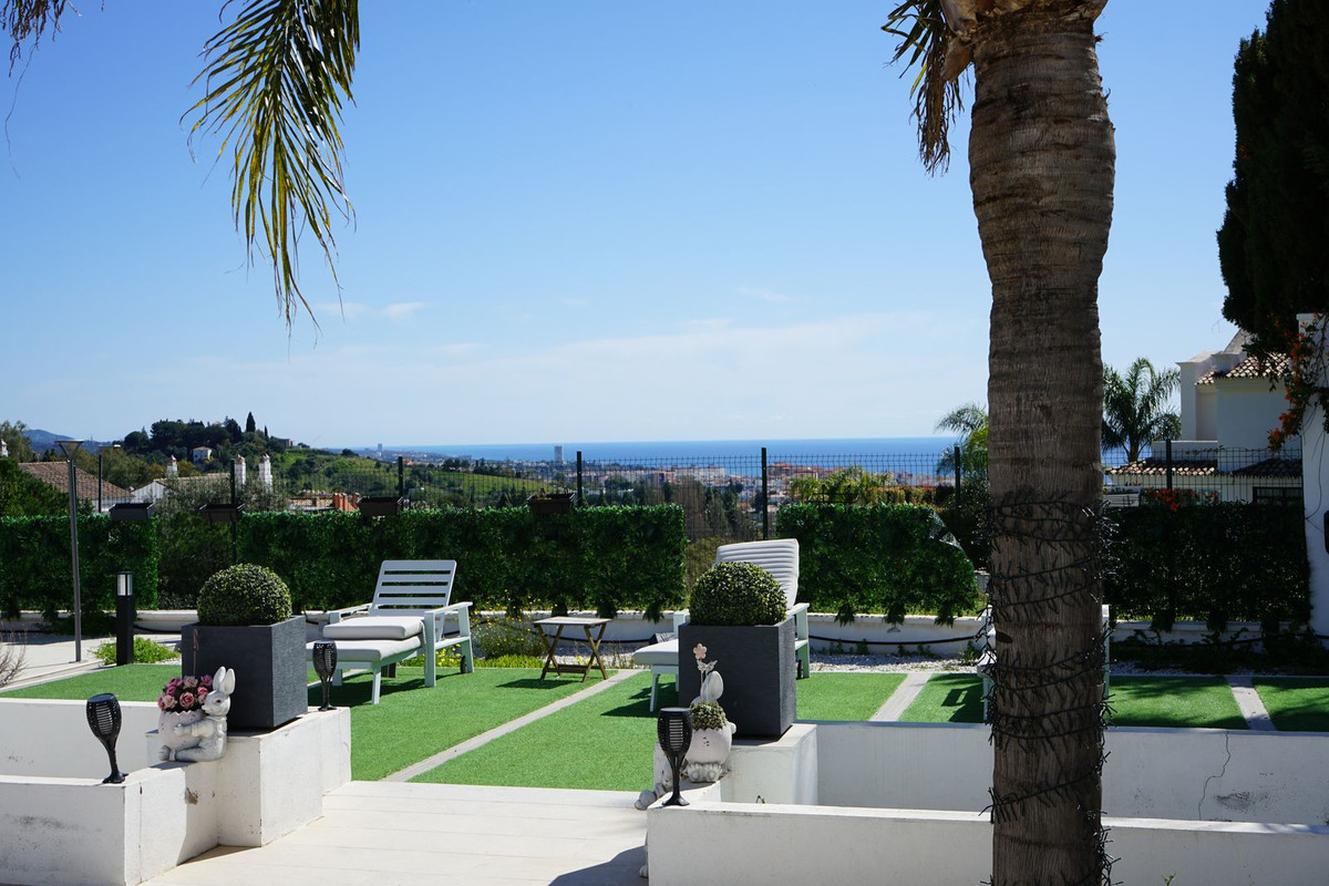 6 Bedroom Villa for Sale in Marbella — view 2