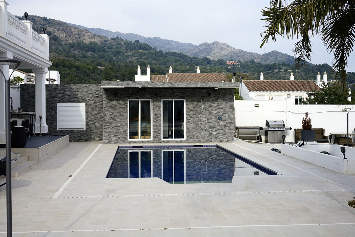 6 Bedroom Villa for Sale in Marbella — view 11