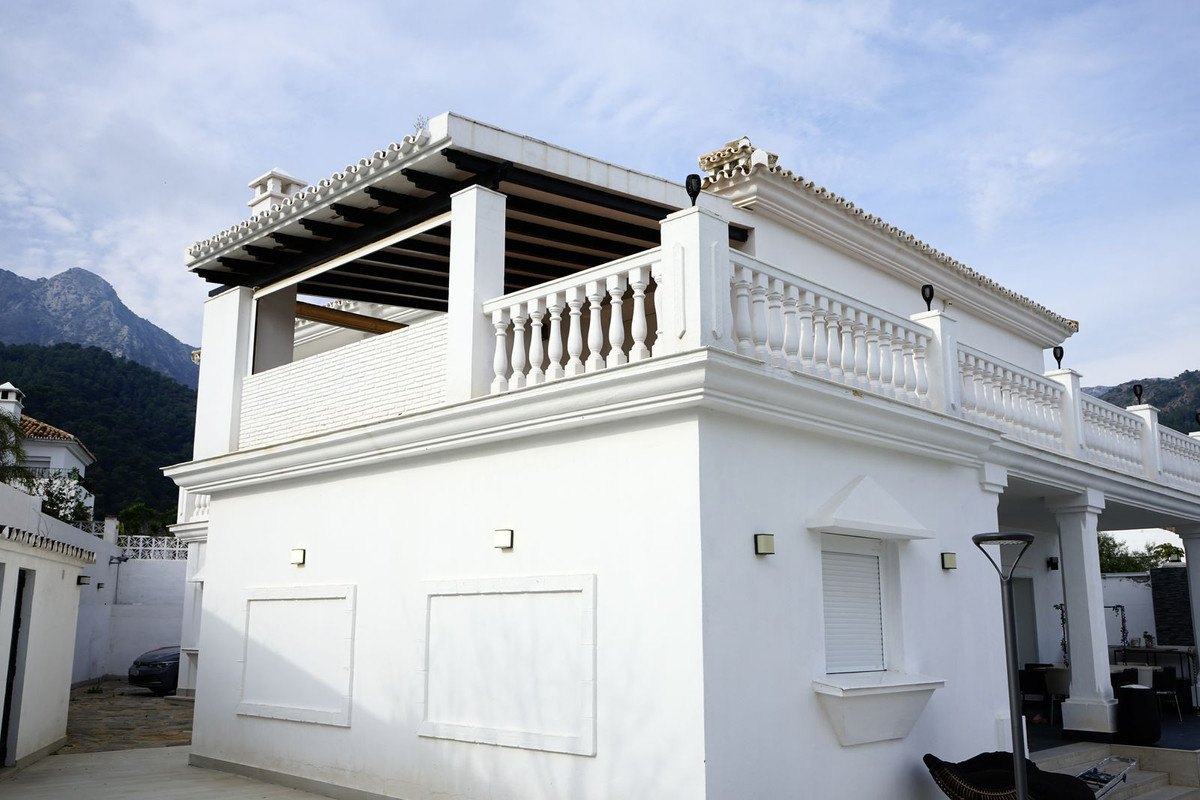 6 Bedroom Villa for Sale in Marbella — view 12