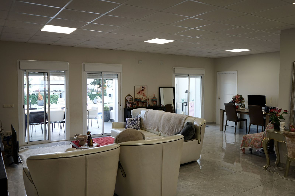 6 Bedroom Villa for Sale in Marbella — view 19