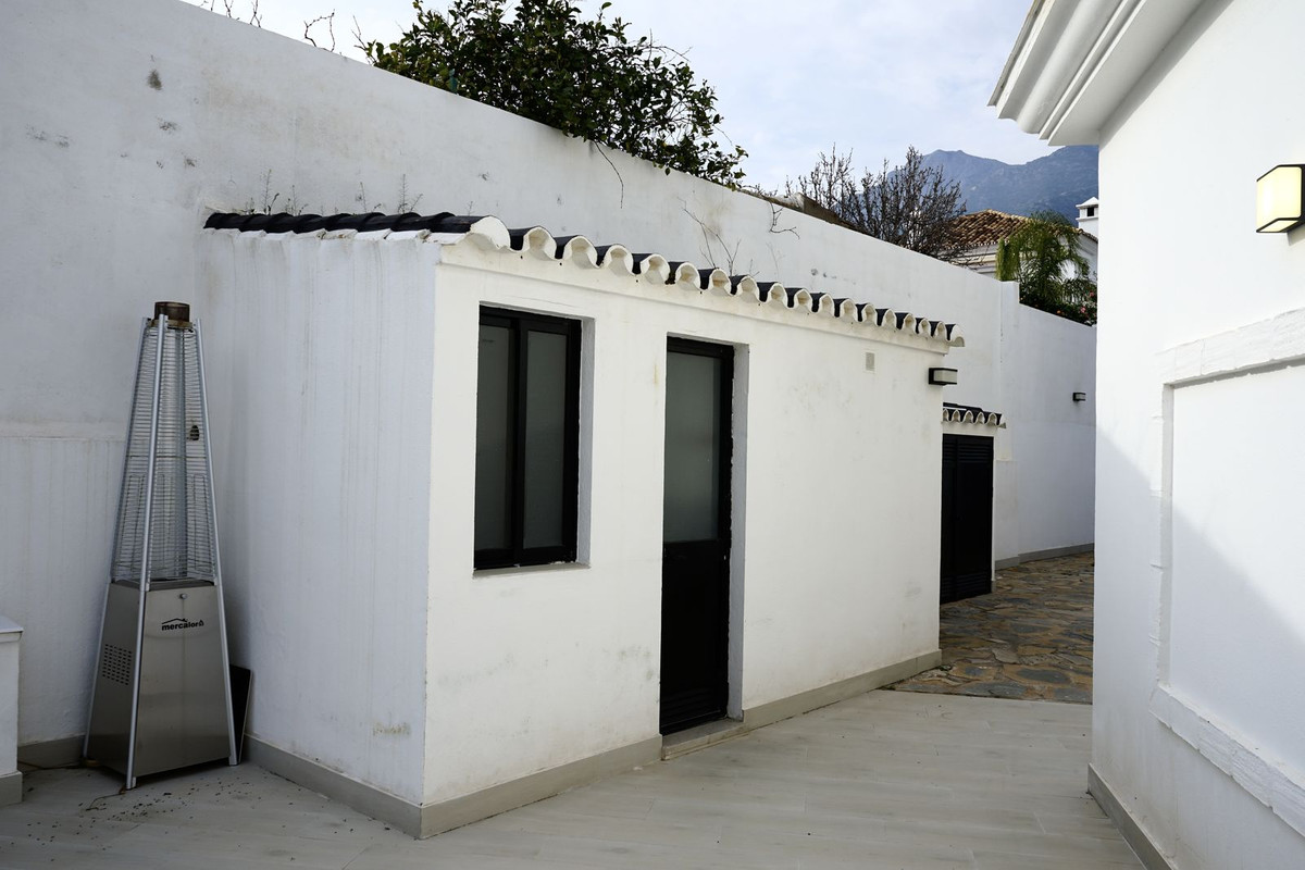 6 Bedroom Villa for Sale in Marbella — view 9