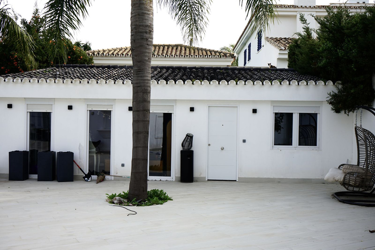 6 Bedroom Villa for Sale in Marbella — view 10