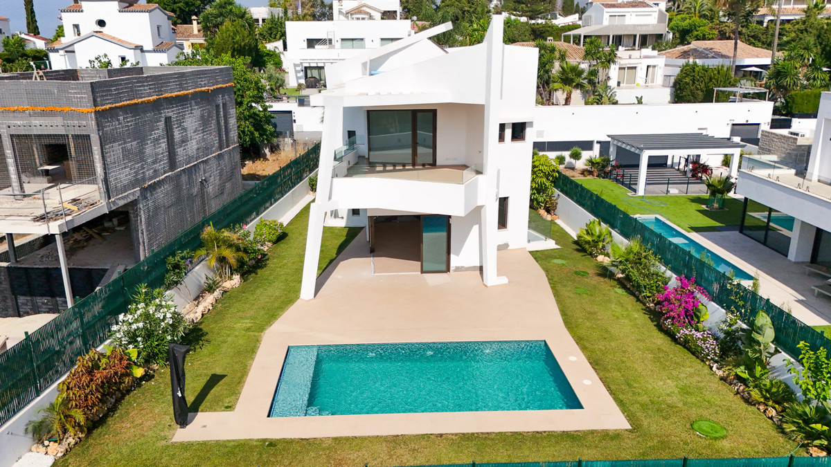 4 Bedroom Villa for Sale in Estepona