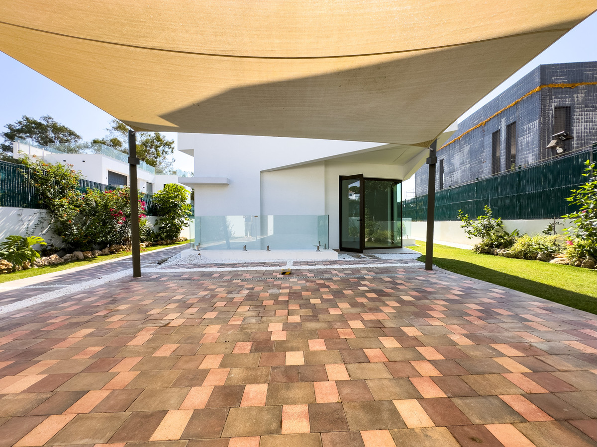 4 Bedroom Villa for Sale in Estepona — view 14