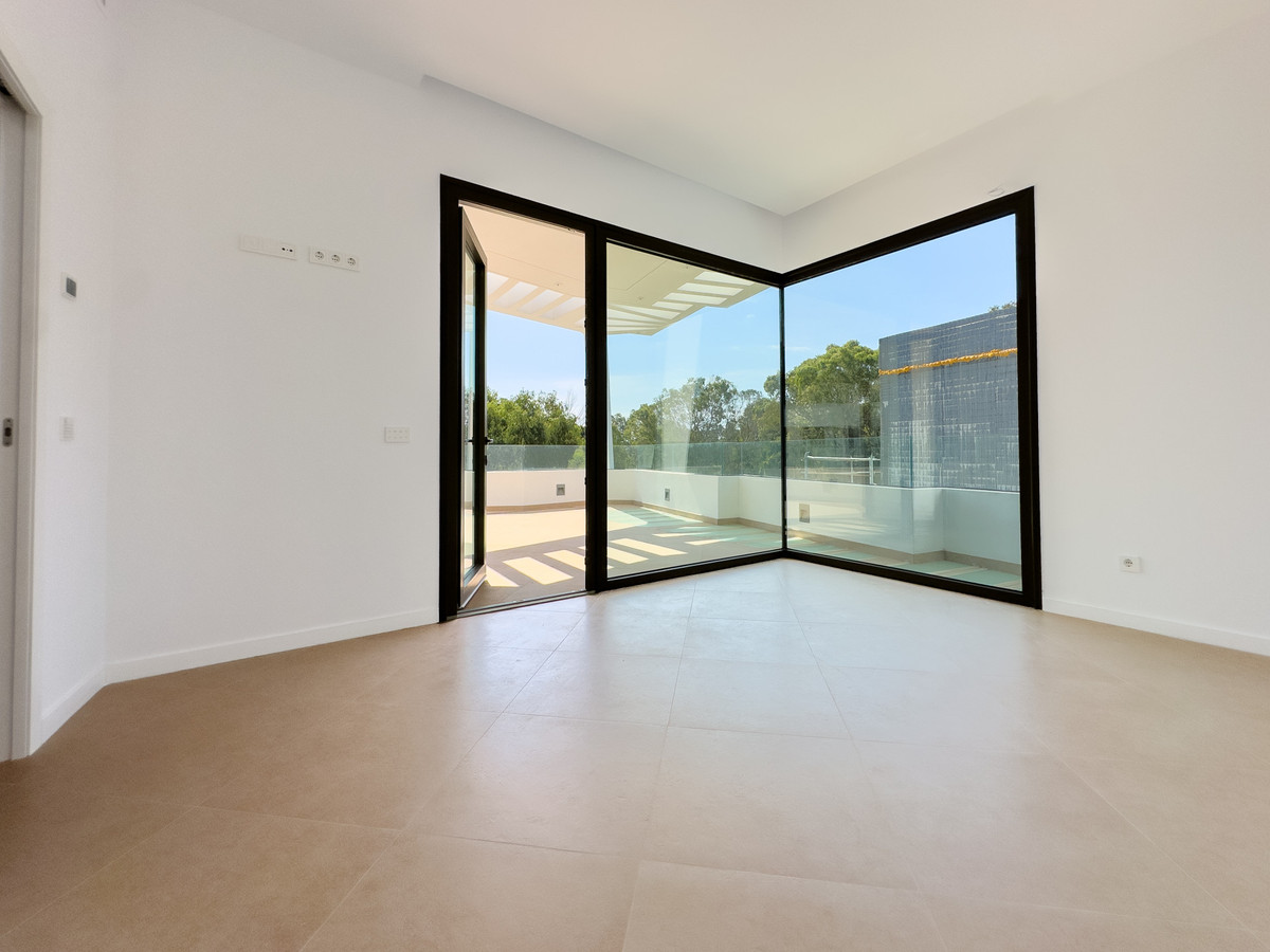 4 Bedroom Villa for Sale in Estepona — view 18