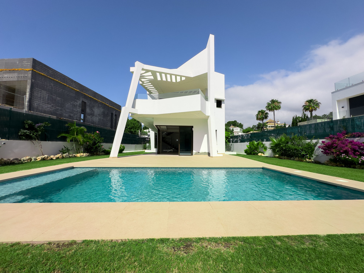 4 Bedroom Villa for Sale in Estepona — 3