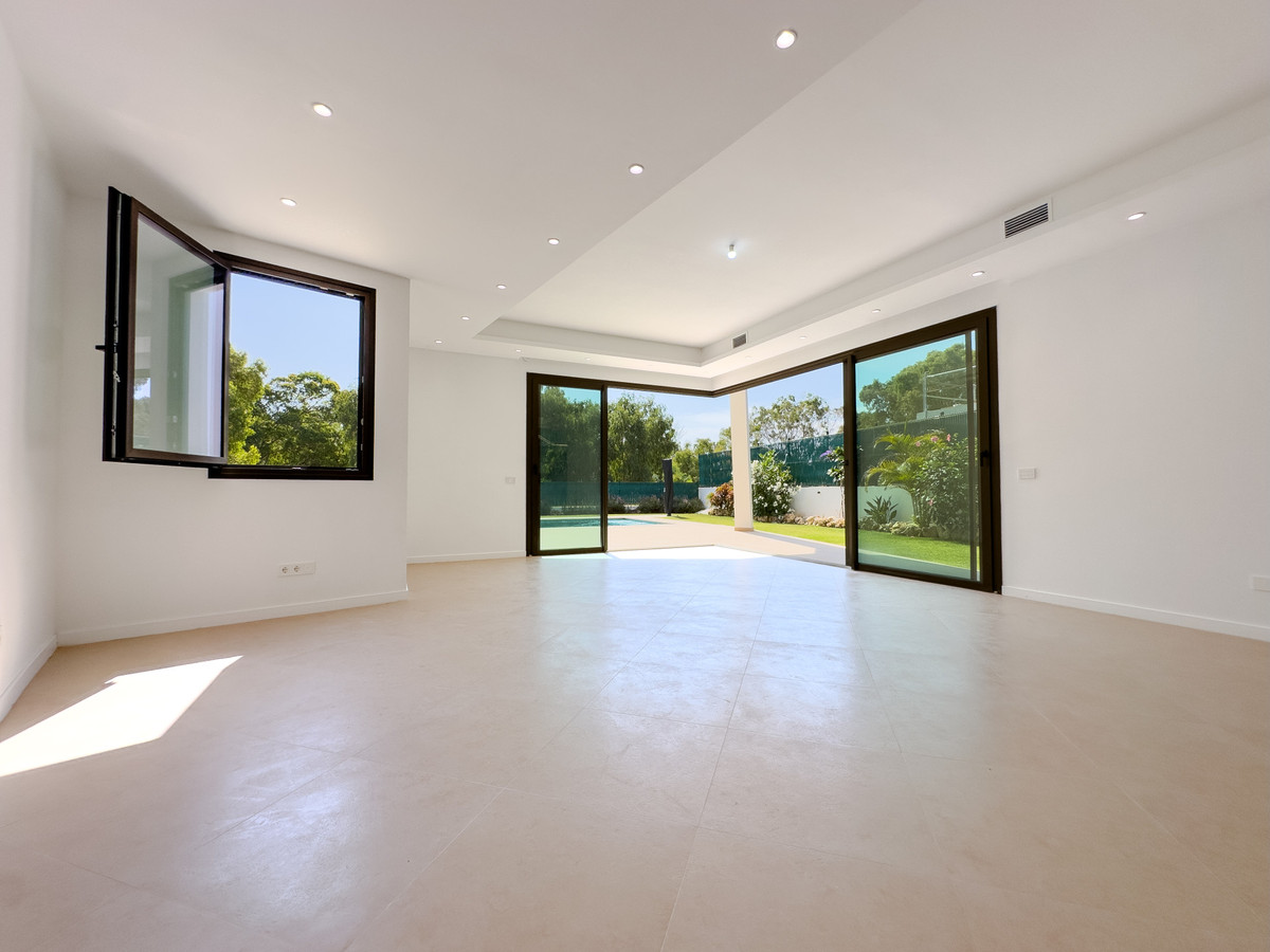 4 Bedroom Villa for Sale in Estepona — 5