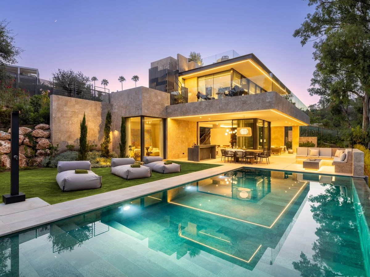 6 Bedroom Villa for Sale in Marbella