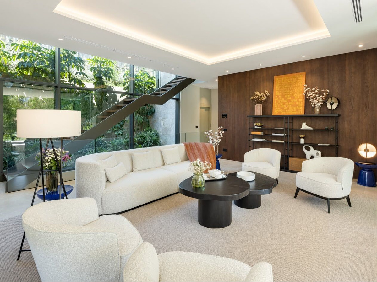 6 Bedroom Villa for Sale in Marbella — view 2
