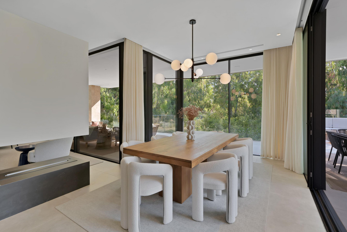 6 Bedroom Villa for Sale in Marbella — view 13