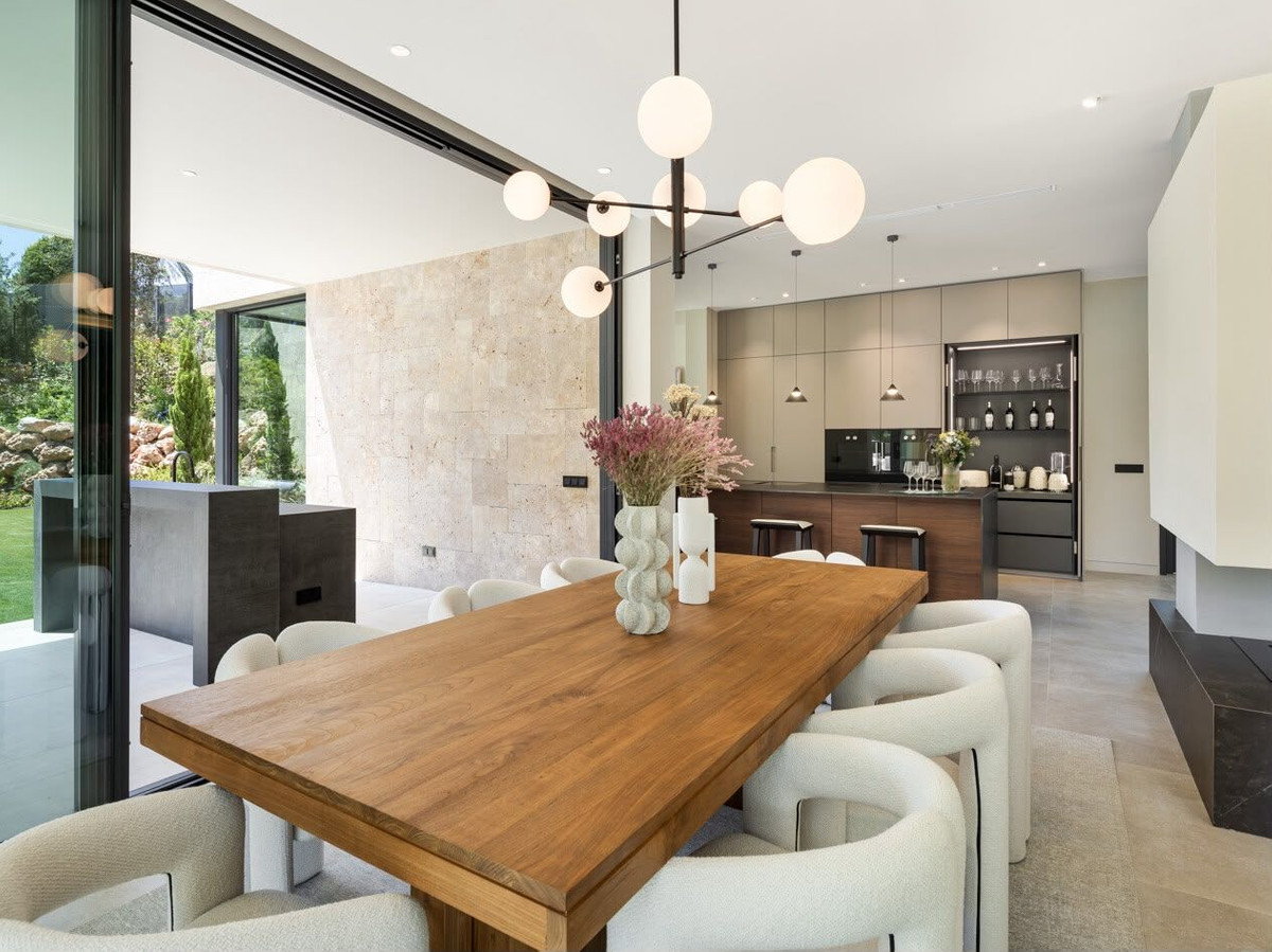 6 Bedroom Villa for Sale in Marbella — view 14