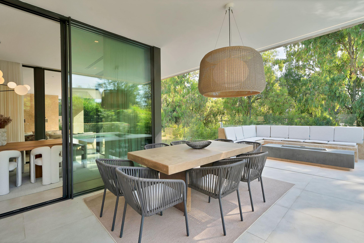 6 Bedroom Villa for Sale in Marbella — view 17