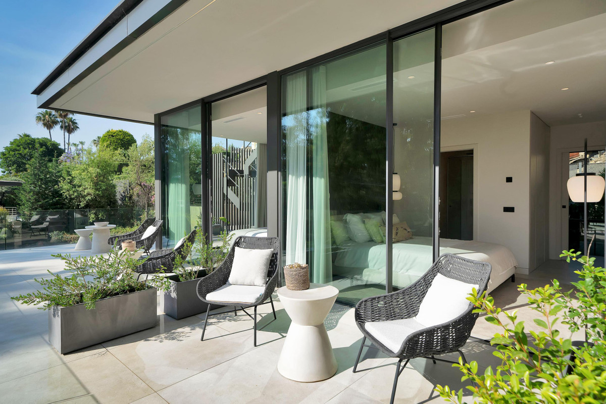 6 Bedroom Villa for Sale in Marbella — view 4