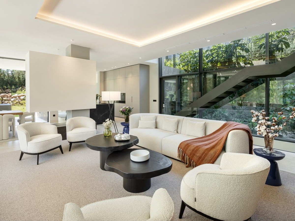 6 Bedroom Villa for Sale in Marbella — view 5