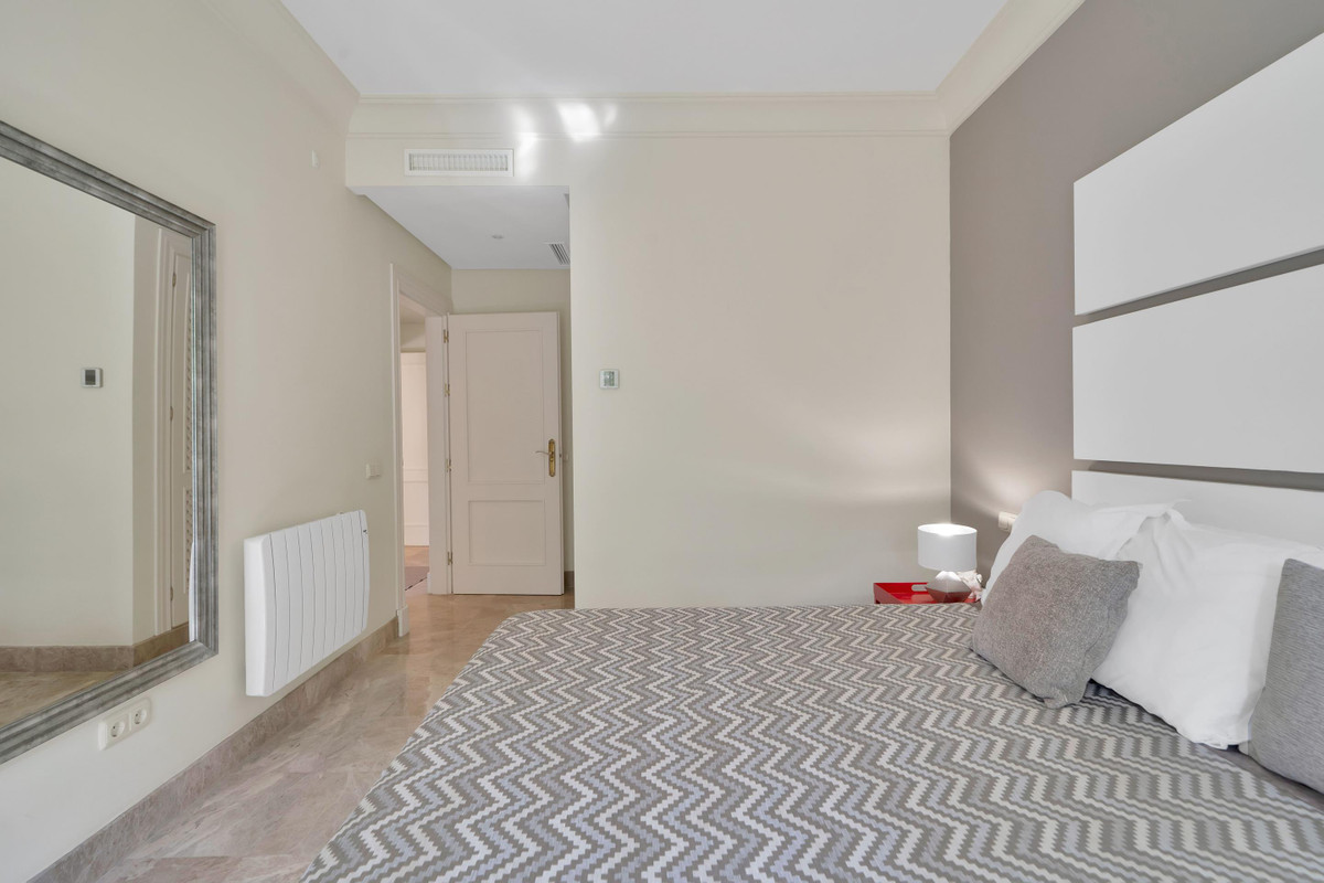 3 Bedroom Apartment for Sale in Marbella — view 14
