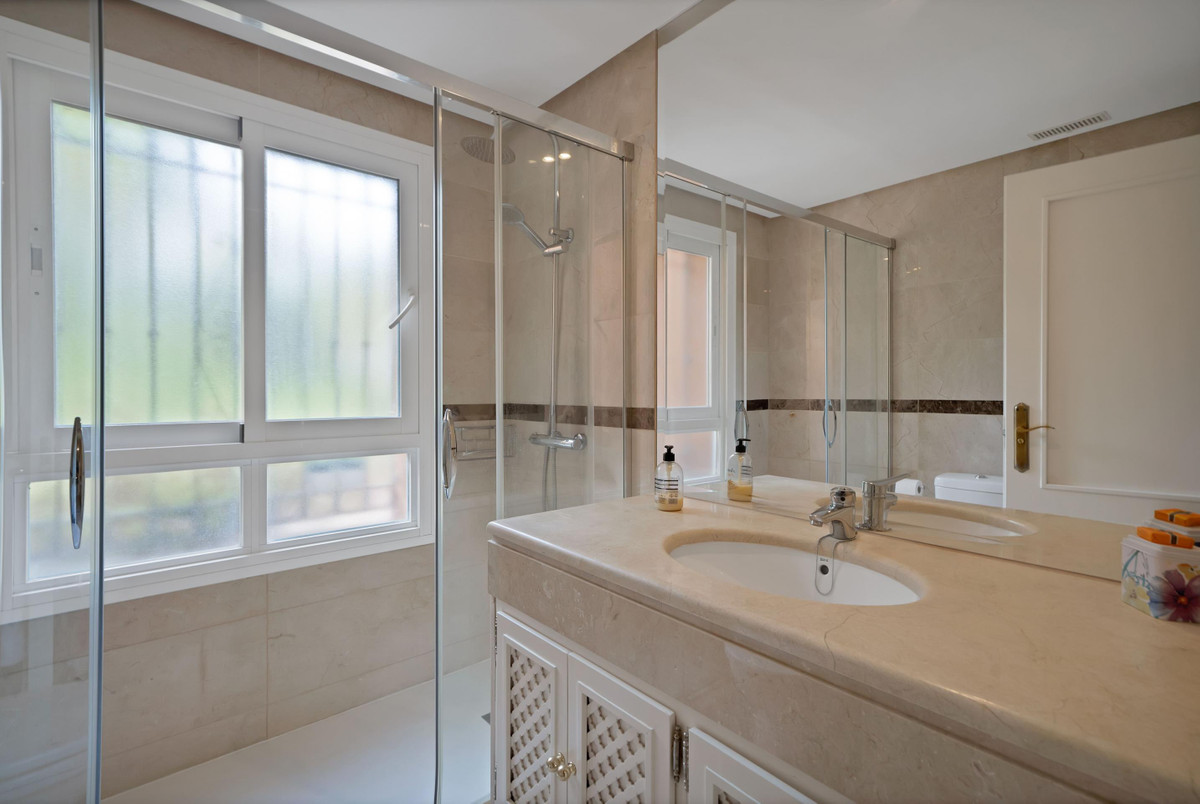 3 Bedroom Apartment for Sale in Marbella — view 15