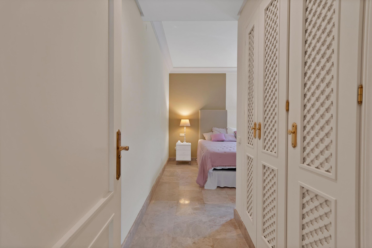 3 Bedroom Apartment for Sale in Marbella — view 16