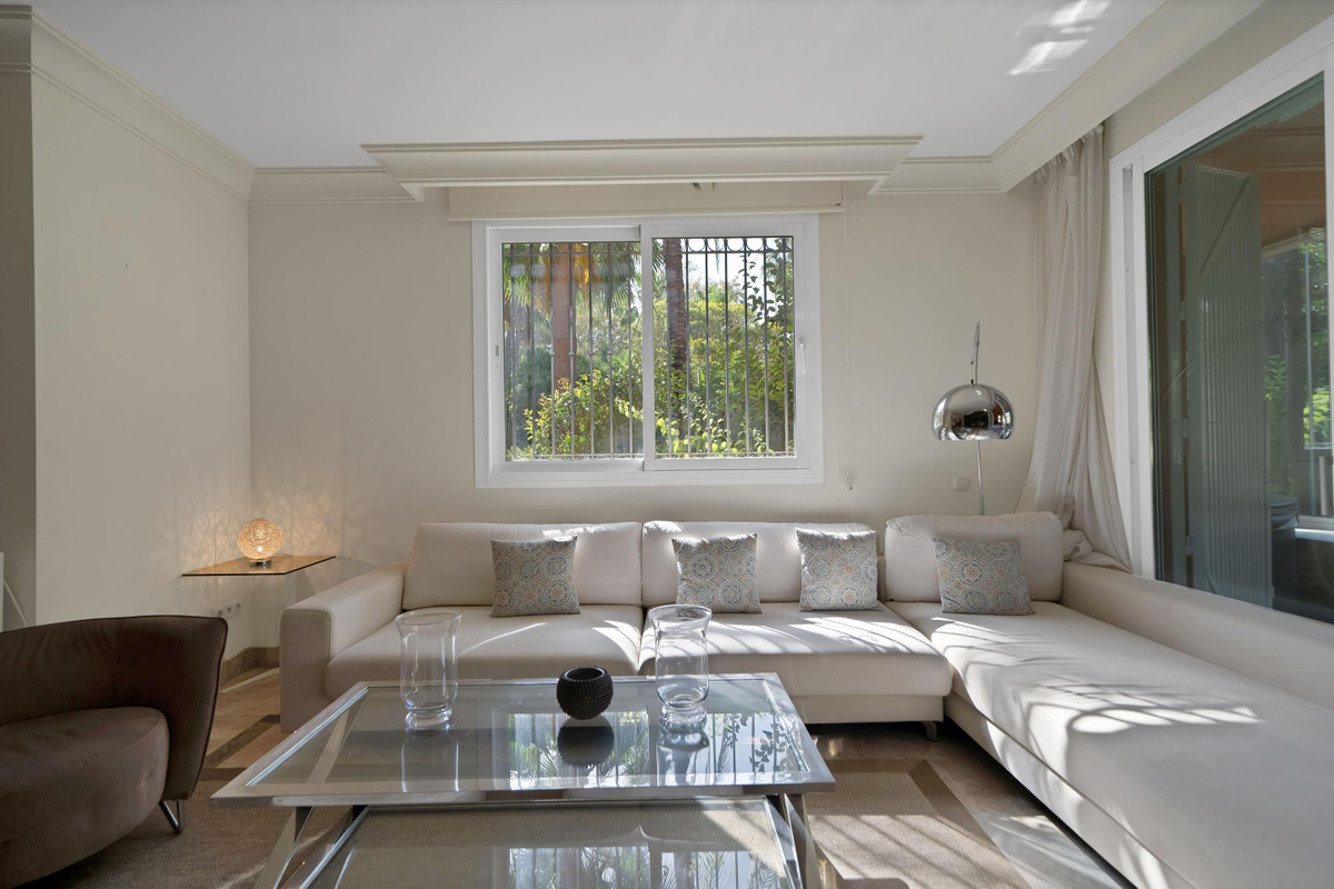 3 Bedroom Apartment for Sale in Marbella — view 4