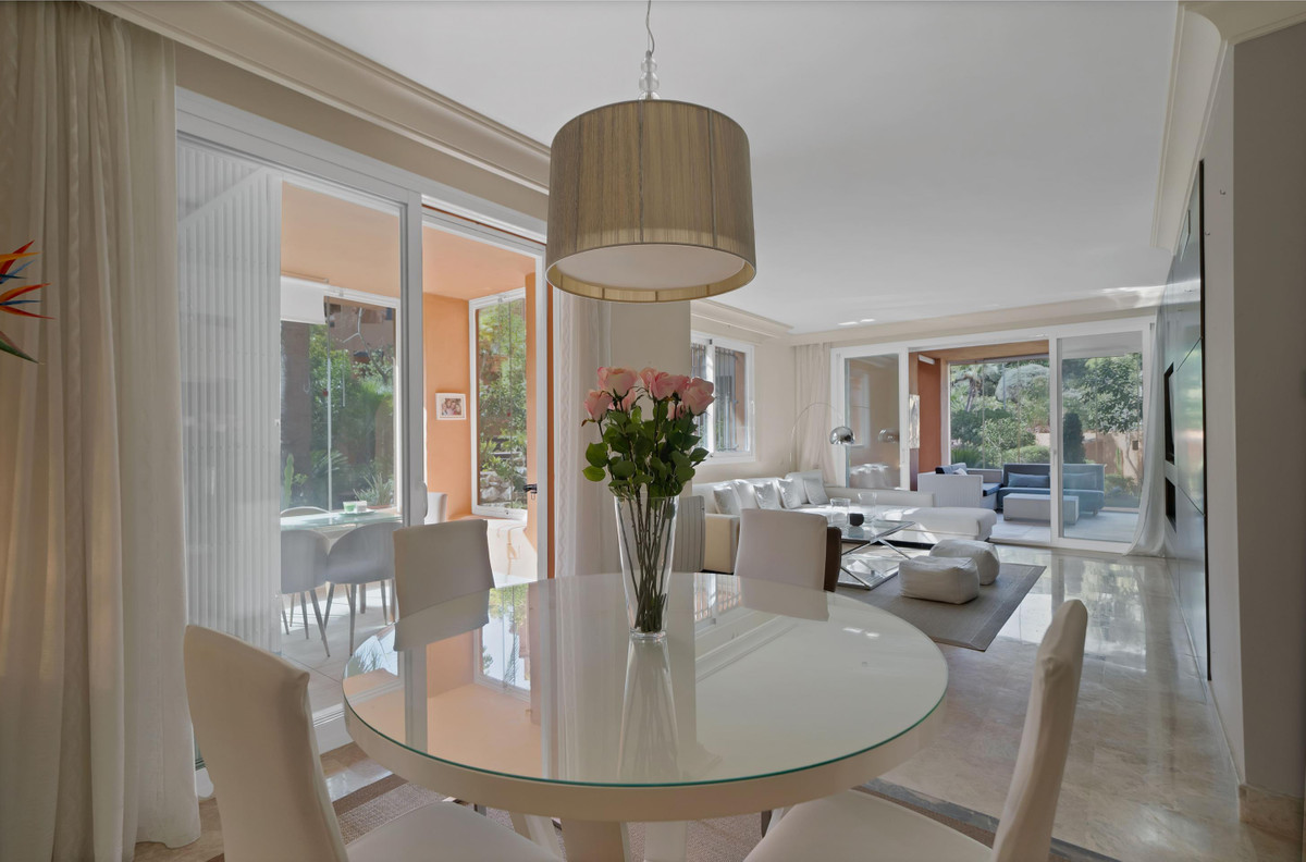 3 Bedroom Apartment for Sale in Marbella — view 8