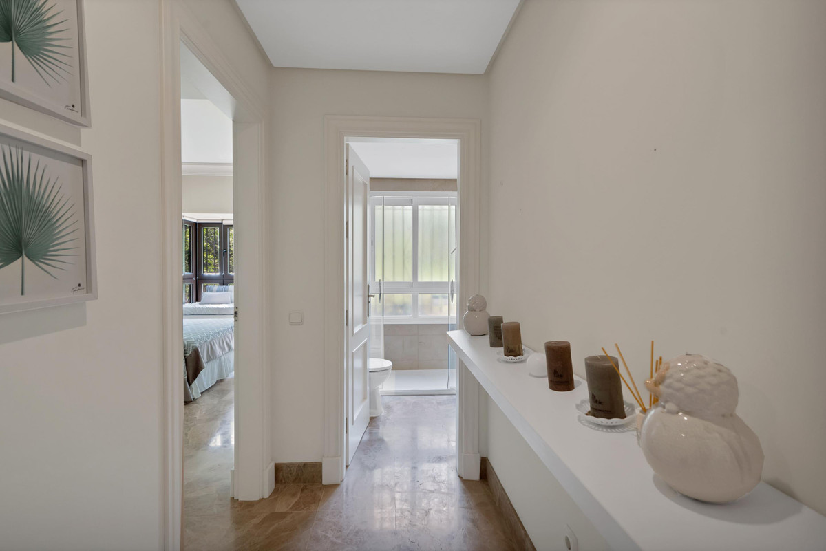 3 Bedroom Apartment for Sale in Marbella — view 9