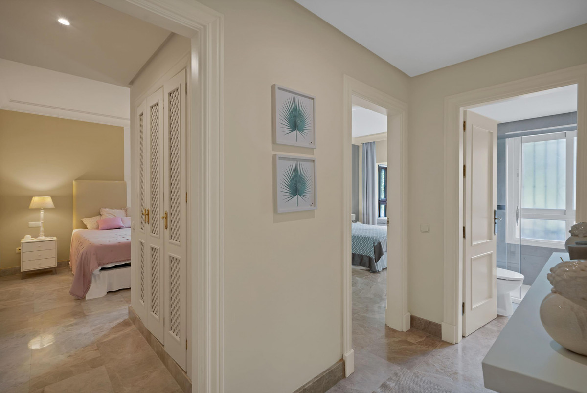 3 Bedroom Apartment for Sale in Marbella — view 10