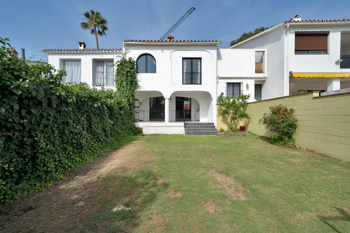 3 Bedroom Villa for Sale in Estepona — 2