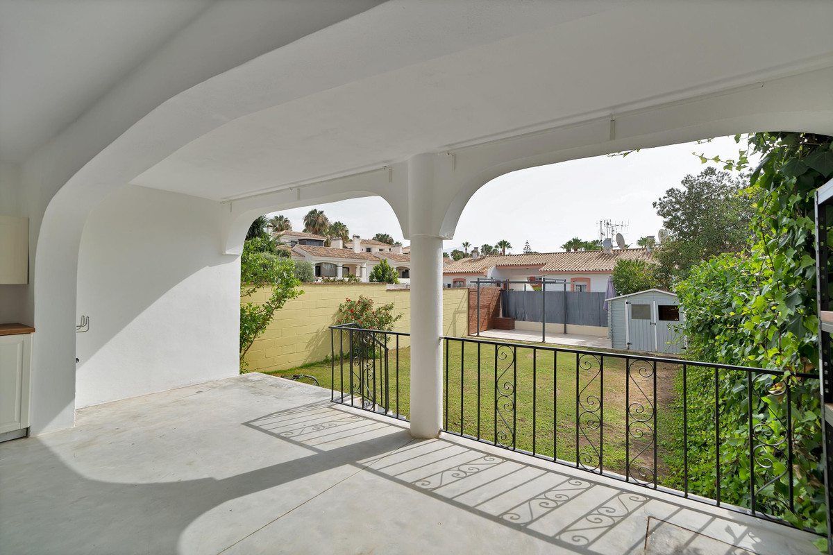 3 Bedroom Villa for Sale in Estepona — view 11