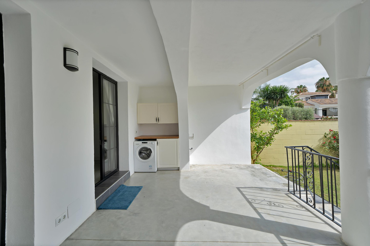 3 Bedroom Villa for Sale in Estepona — view 13