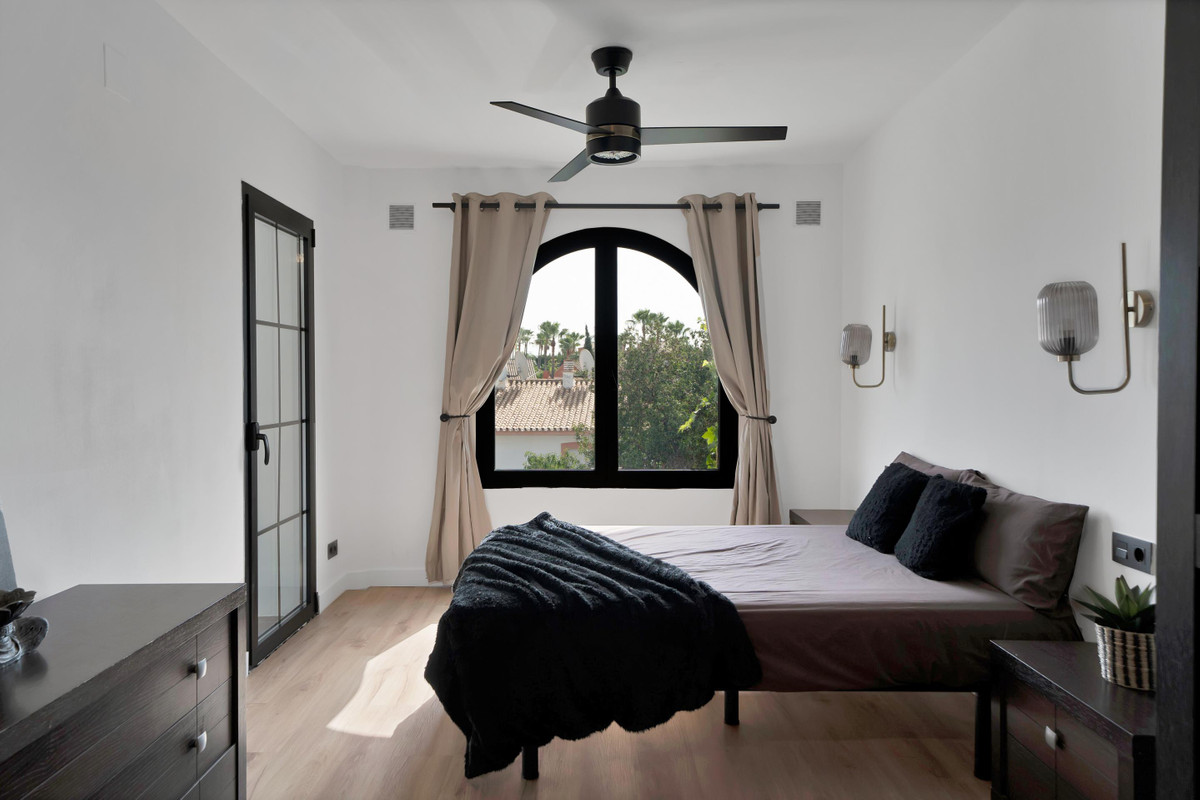 3 Bedroom Villa for Sale in Estepona — view 18