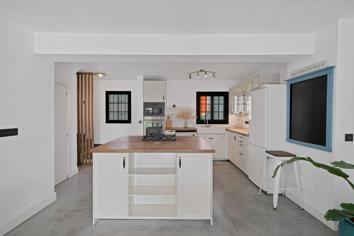 3 Bedroom Villa for Sale in Estepona — 5