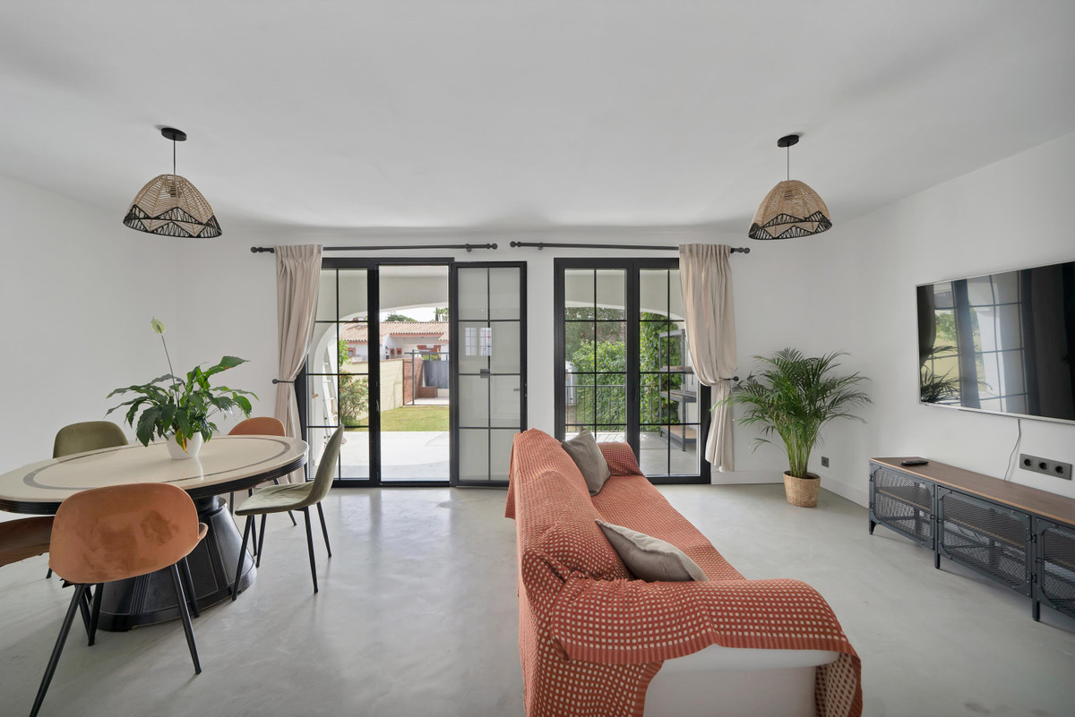 3 Bedroom Villa for Sale in Estepona — 9