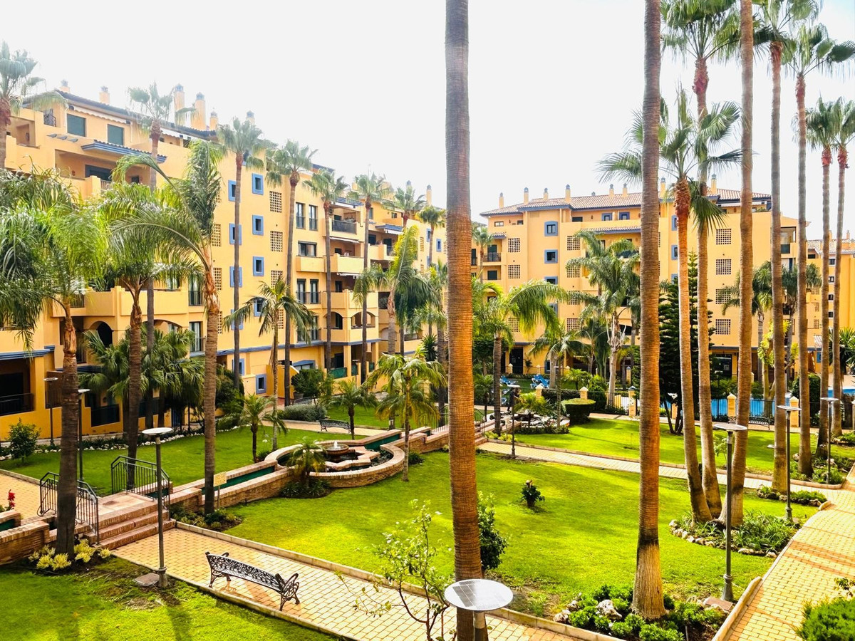 2 Bedroom Apartment for Sale in San Pedro de Alcántara — 2